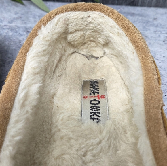 Minnetonka | Tan Leather Moccasins Slippers with Faux Fur Lining Womens Size 9 - Picture 3 of 11